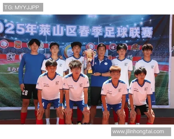 昌都职校足球球星奋勇拼搏展现校园体育精神风采